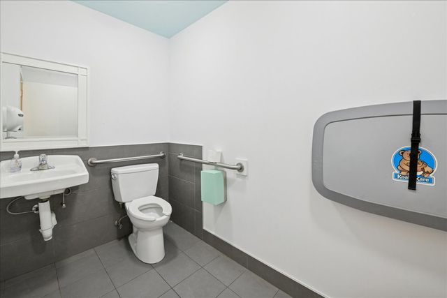 3827 N Southport Avenue, Chicago, IL 60613