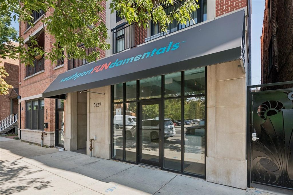 3827 N Southport Avenue, Chicago, IL 60613