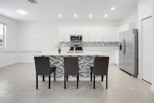 879 SE 26th Ter 1, Homestead, FL 33035