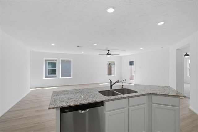 7215 Willow Meadow Lane, Beasley, TX 77417