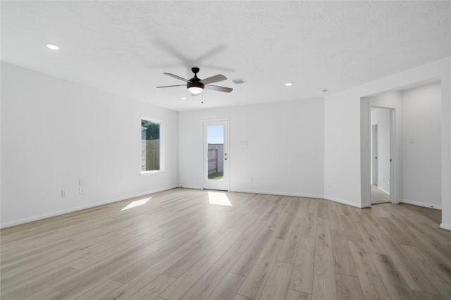 7215 Willow Meadow Lane, Beasley, TX 77417