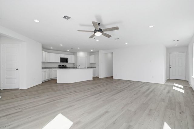 7215 Willow Meadow Lane, Beasley, TX 77417