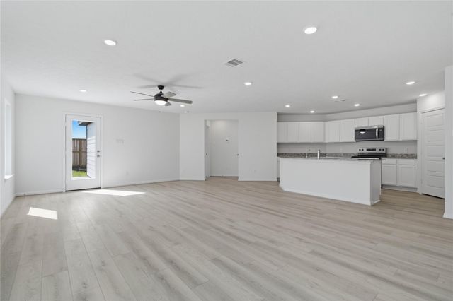 7215 Willow Meadow Lane, Beasley, TX 77417