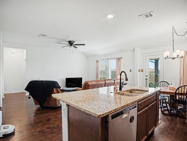 2205 Kingfisher Street, Crandall, TX 75114