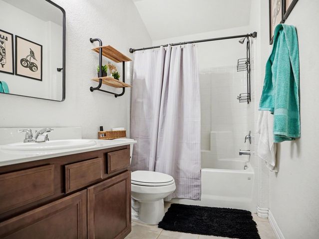2205 Kingfisher Street, Crandall, TX 75114