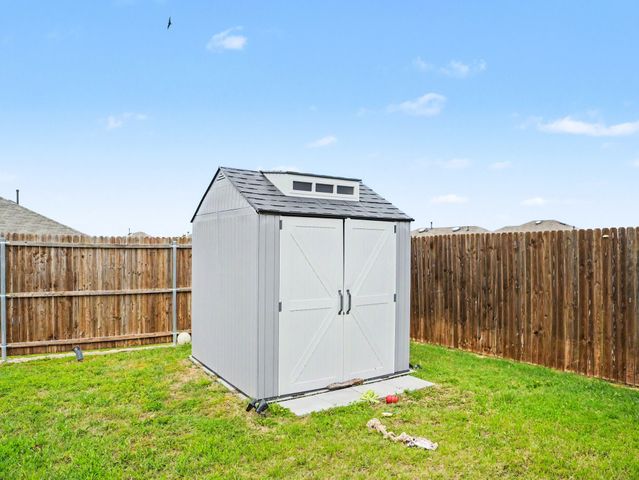 2205 Kingfisher Street, Crandall, TX 75114