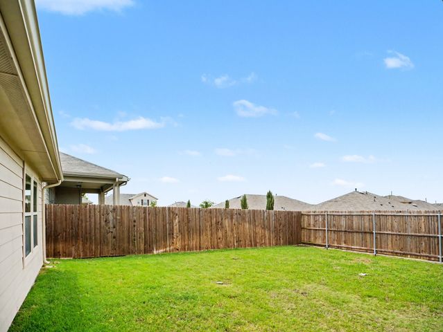 2205 Kingfisher Street, Crandall, TX 75114