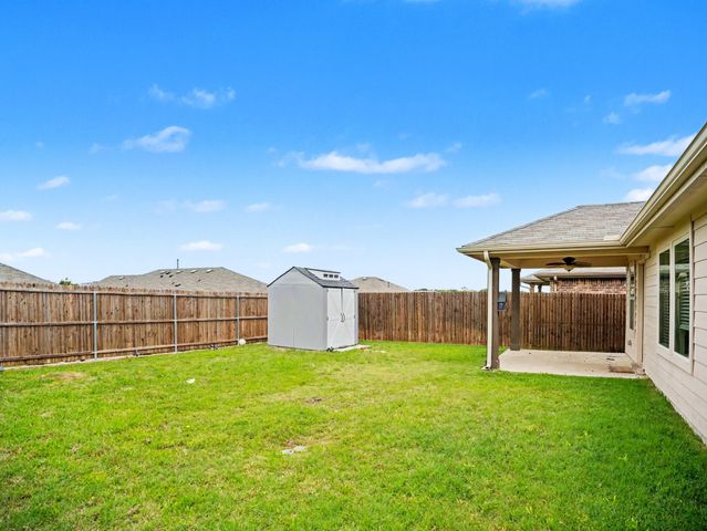2205 Kingfisher Street, Crandall, TX 75114