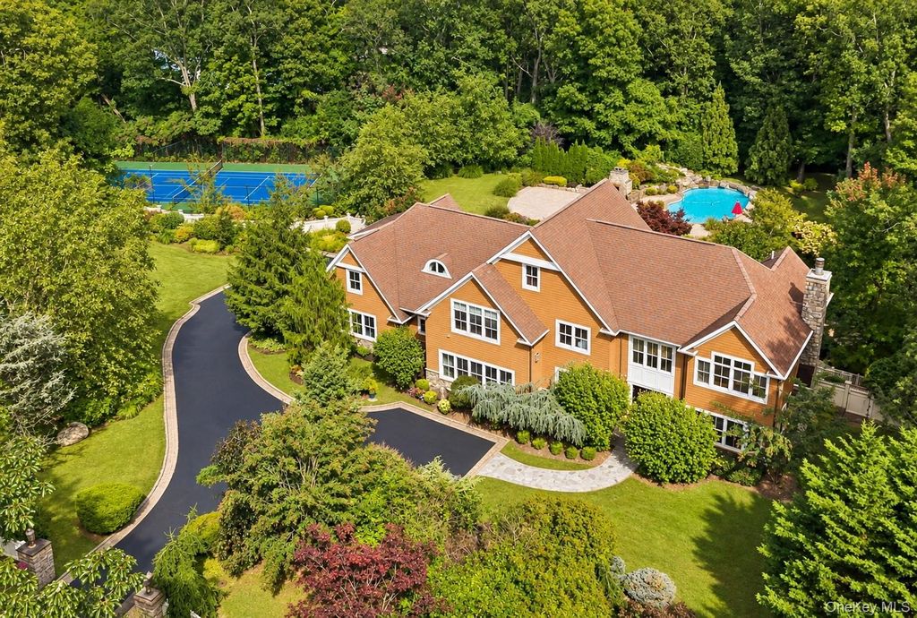 4 The Commons, Cold Spring Harbor, NY 11724 — exterior