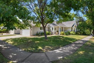 2065 Cheshire Way, Medford, OR 97501