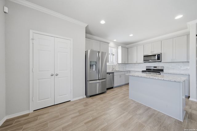 11131 HILLTOP BARN, San Antonio, TX 78254