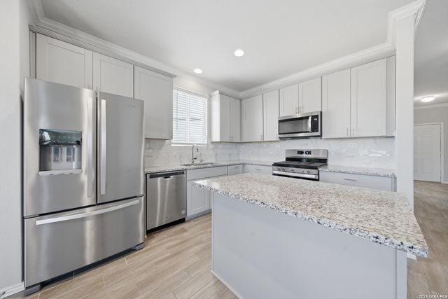 11131 HILLTOP BARN, San Antonio, TX 78254