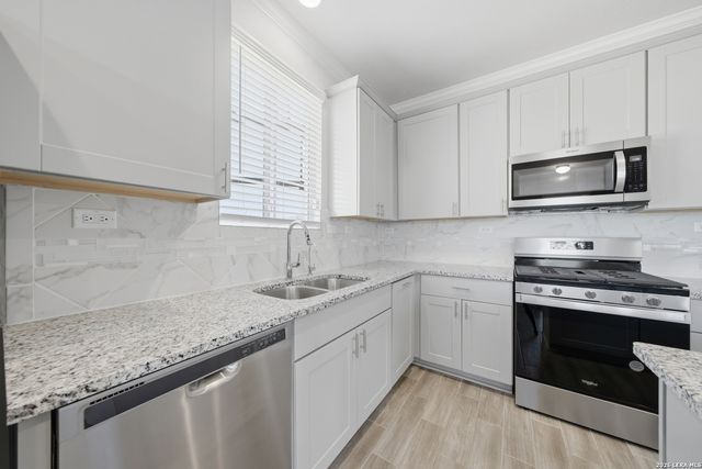 11131 HILLTOP BARN, San Antonio, TX 78254