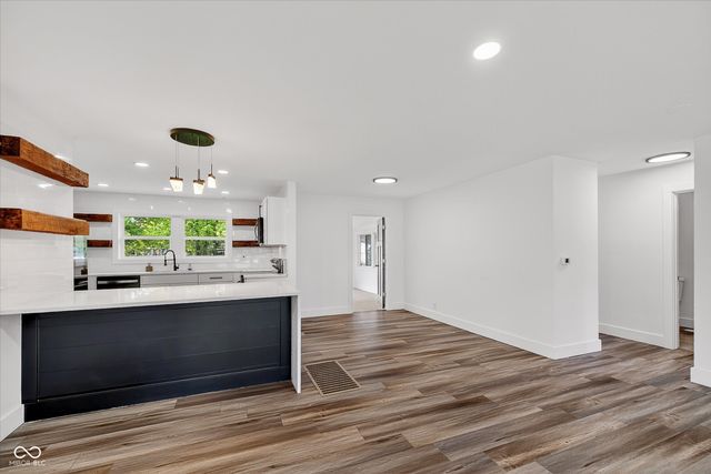 248 S 5th Avenue, Beech Grove, IN 46107