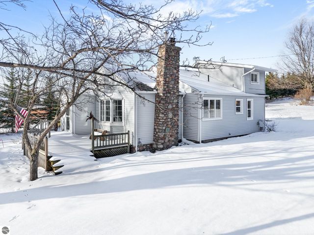 1189 Gray Road, Traverse City, MI 49684