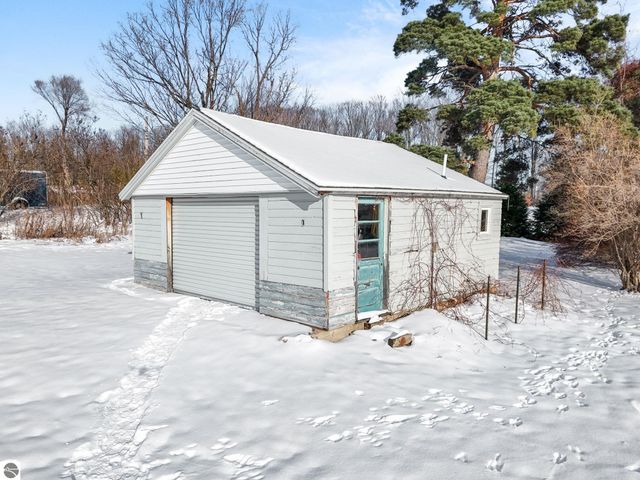 1189 Gray Road, Traverse City, MI 49684