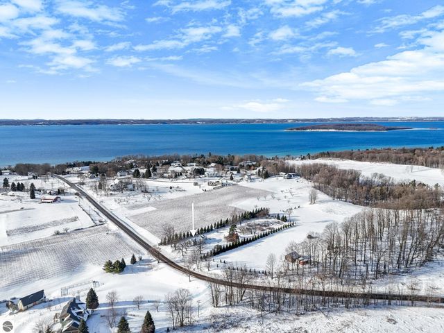 1189 Gray Road, Traverse City, MI 49684