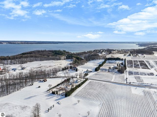 1189 Gray Road, Traverse City, MI 49684