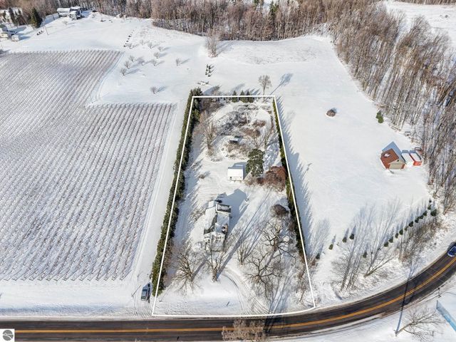 1189 Gray Road, Traverse City, MI 49684