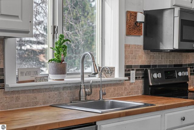 1189 Gray Road, Traverse City, MI 49684