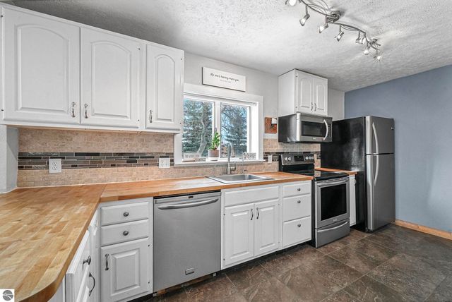 1189 Gray Road, Traverse City, MI 49684