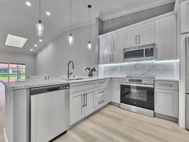 6067 Kings Gate Circle, Delray Beach, FL 33484