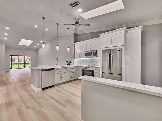 6067 Kings Gate Circle, Delray Beach, FL 33484