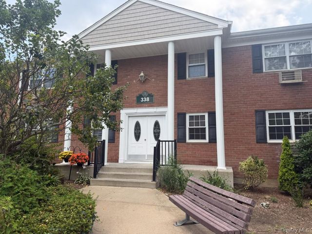 338 Lakeland Avenue 6 E, Sayville, NY 11782