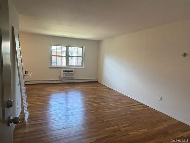 338 Lakeland Avenue 6 E, Sayville, NY 11782