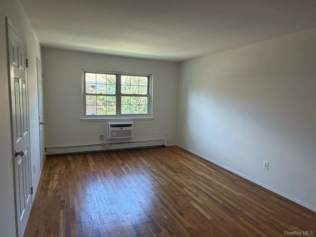 338 Lakeland Avenue 6 E, Sayville, NY 11782