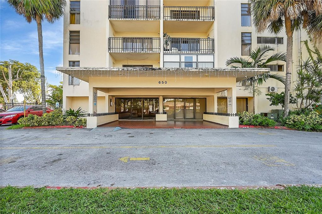 650 NE 149th Street 406A, Miami, FL 33161