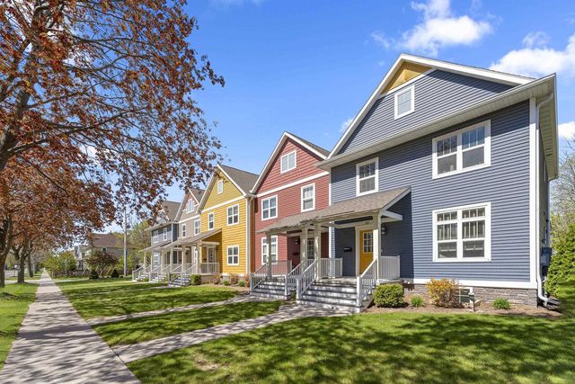 228 S JACKSON STREET, Green Bay, WI 54301