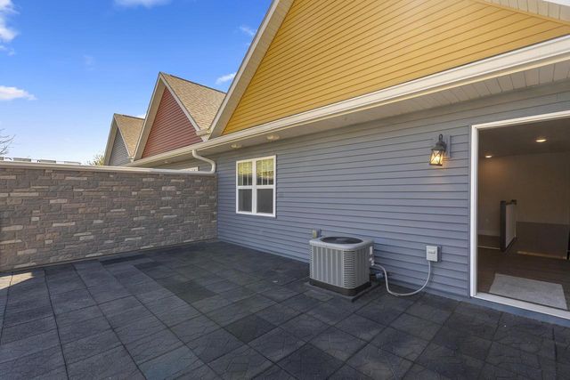228 S JACKSON STREET, Green Bay, WI 54301