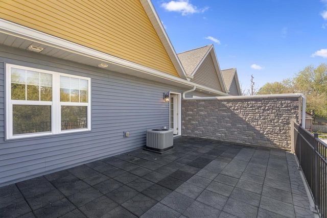 228 S JACKSON STREET, Green Bay, WI 54301