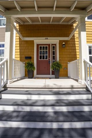 228 S JACKSON STREET, Green Bay, WI 54301