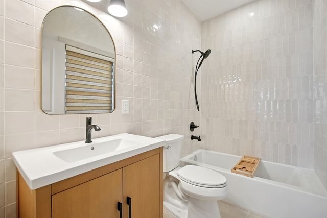 121A CLINTON AVE, Jc, Bergen-lafayett, NJ 07304
