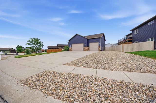 10175 LARAMIE LN, Summerset, SD 57718