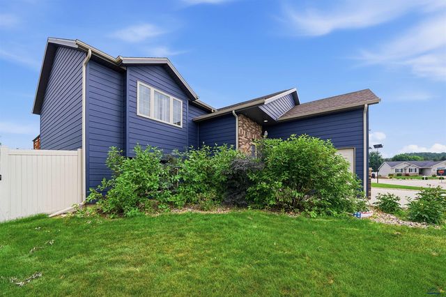 10175 LARAMIE LN, Summerset, SD 57718