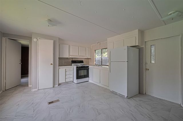 914 Davis Street, Pasadena, TX 77506