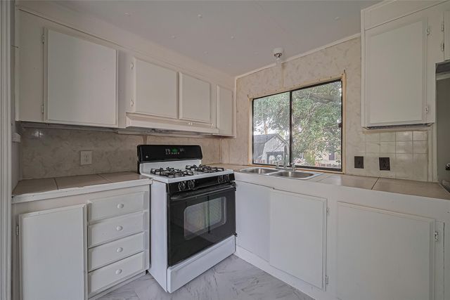 914 Davis Street, Pasadena, TX 77506