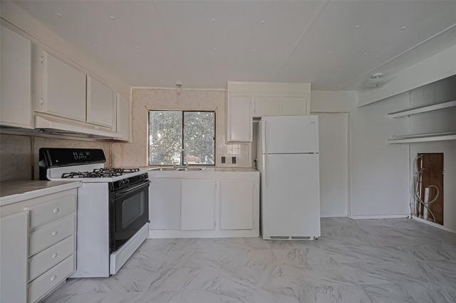 914 Davis Street, Pasadena, TX 77506