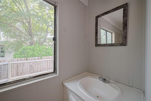 914 Davis Street, Pasadena, TX 77506