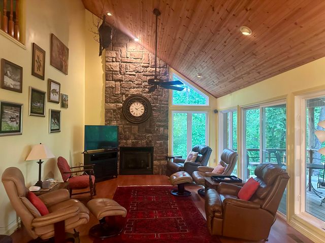 136 Riverview Drive, Mammoth Spring, AR 72554