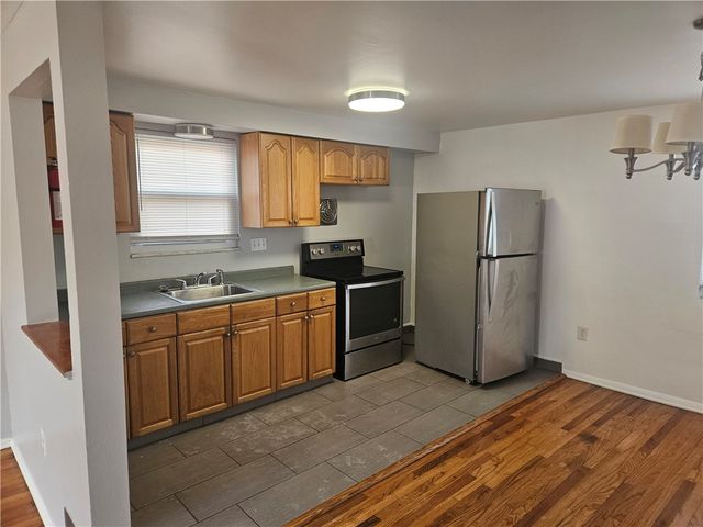 812 Westbury Rd A, N Versailles, PA 15137