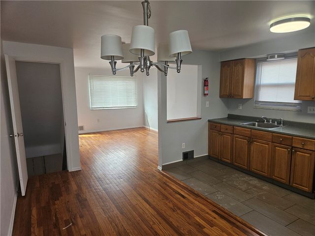 812 Westbury Rd A, N Versailles, PA 15137