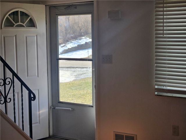 812 Westbury Rd A, N Versailles, PA 15137