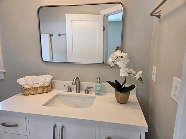 32 Homan Lane, New London, NH 03257