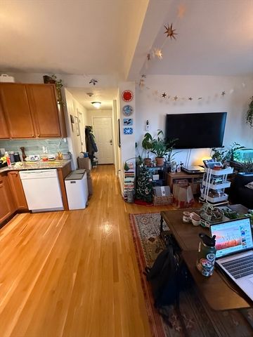 1054 Cambridge St 4R, Cambridge, MA 02139