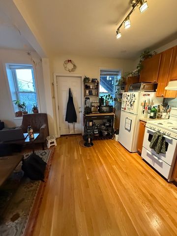 1054 Cambridge St 4R, Cambridge, MA 02139