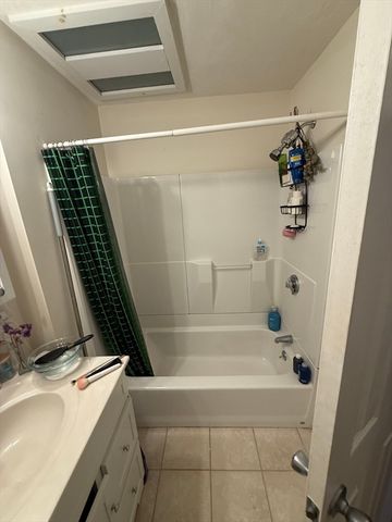 1054 Cambridge St 4R, Cambridge, MA 02139